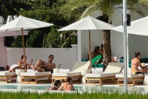 seminyak beach club,canggu beach club bali 